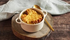 Soupe à l’oignon gratinée