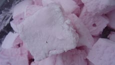 Chamallow tout rose à la fraise!sans glucose et sans thermomètre!