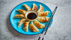 Gyozas aux crevettes et chou chinois