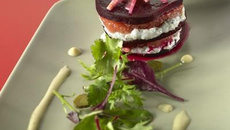 Millefeuille de betterave, fourme et pamplemousse
