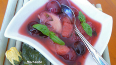 Soupe de cerises et pêches au basilic et au Confit de Roses