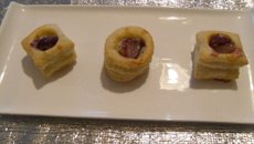 Bouchée à la reine au roquefort et à la poire au vin