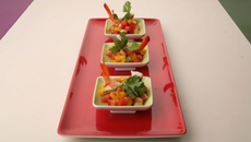 Tartare de crevettes,  mangue et pastèque à la vanille, citron vert et coriandre