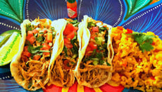 Tacos de poulet et riz mexicain