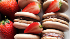 Macarons ganache chocolat blanc et fraises gariguettes