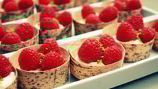 Pannacotta framboise, pistache et huile d'olive