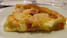 Tarte Fine à la fondue de poireaux, saucisse de Morteau, pommes de terre et Reblochon