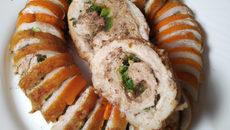Roulé de poulet qui pique et qui croque