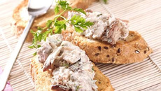 Toasts de rillettes de filets de sardines citron basilic