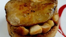 Foie gras sur crumble pain d'épices et lit de pommes