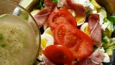 Salade complète - sauce vinaigrette à l'ail