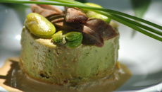 Flans de fèves au picodon et aiguillettes de canard
