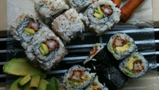 Maki californien au tempura de crevette et avocat
