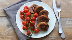 Rôti de magret de canard aux herbes