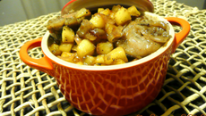 Cocotte d'andouillette, pommes caramélisées au sirop d'érable