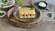 Millefeuille croustillant de saumon MOWI Traiteur Fumé 3 poivres et baie de Sichuan au fromage frais