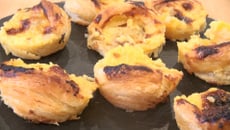Petits flans portugais sur pâte feuilletée