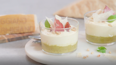 Tiramisu au parmesan, coulis de poivron, tomates confites et coppa