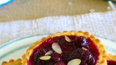 Tartelettes amandines et confiture de mûres