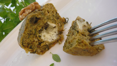 Moelleux au pesto de noix et son cœur de chèvre fondant