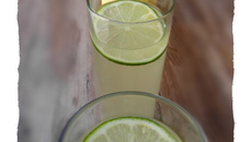 Cocktail sans alcool raisin blanc et citron vert