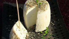 Fromage de chèvre frais aux poivres