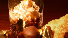 Marrons glacés en robe de chocolat et granité café