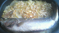 Bar de ligne cuit au plat, pommes de terre au vin blanc