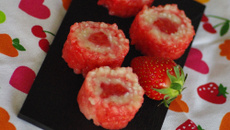 Sushis roses à la fraise et aux pralines roses