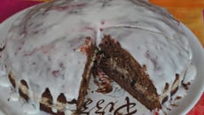 Gâteau aux pruneaux et vin rouge