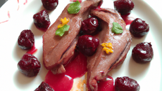 Magrets de canard aux cerises