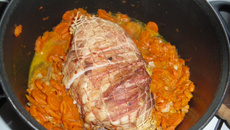 Douceur de porc au pruneaux, et ses carottes fines parfumées au cumin