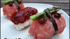 Sushi sans poisson au bœuf, asperges et tomates séchées
