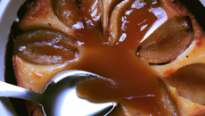 Clafoutis poire & caramel beurre salé