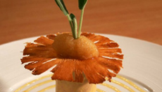 Foie gras du Sud-Ouest mi cuit, pulpe d'ananas parfumée à la sauge