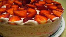 Gâteau mousse glacé aux fraises