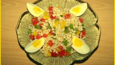 Salade de blé aux poivrons et œufs durs