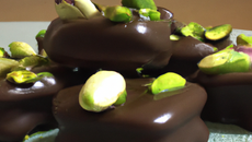 Chocolats maison fourrés à la ganache de pistaches