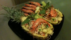 Salade thaï aux crevettes et à l'ananas