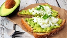 Tartines à l'avocat et à l'œuf