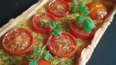 Tarte feuilletée moutarde et tomate