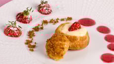 Chou aux fraises, cremeux vanille poivre