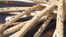 Gressins au sésame et aux graines de pavot