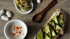 Trios de tapas : Tartine de houmous de Haricots Tarbais et courgettes grillées, Velouté de Haricots Tarbais au piment d'Espelette et Haricots Tarbais au pesto