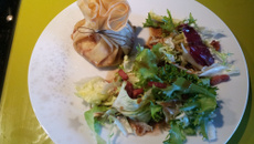 Aumônières au chèvre, oignons et lardons