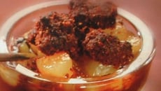 Crumble sur crème au chocolat et délices de poires