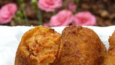 Croquettes de pommes de terre, tomates confites et chorizo