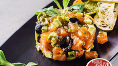 Tartare de saumon aux olives de Nyons