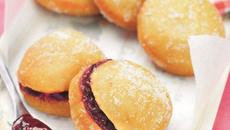 Beignets moelleux fourrés à la Framboise