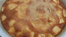 Gâteau moelleux aux pommes caramélisées
